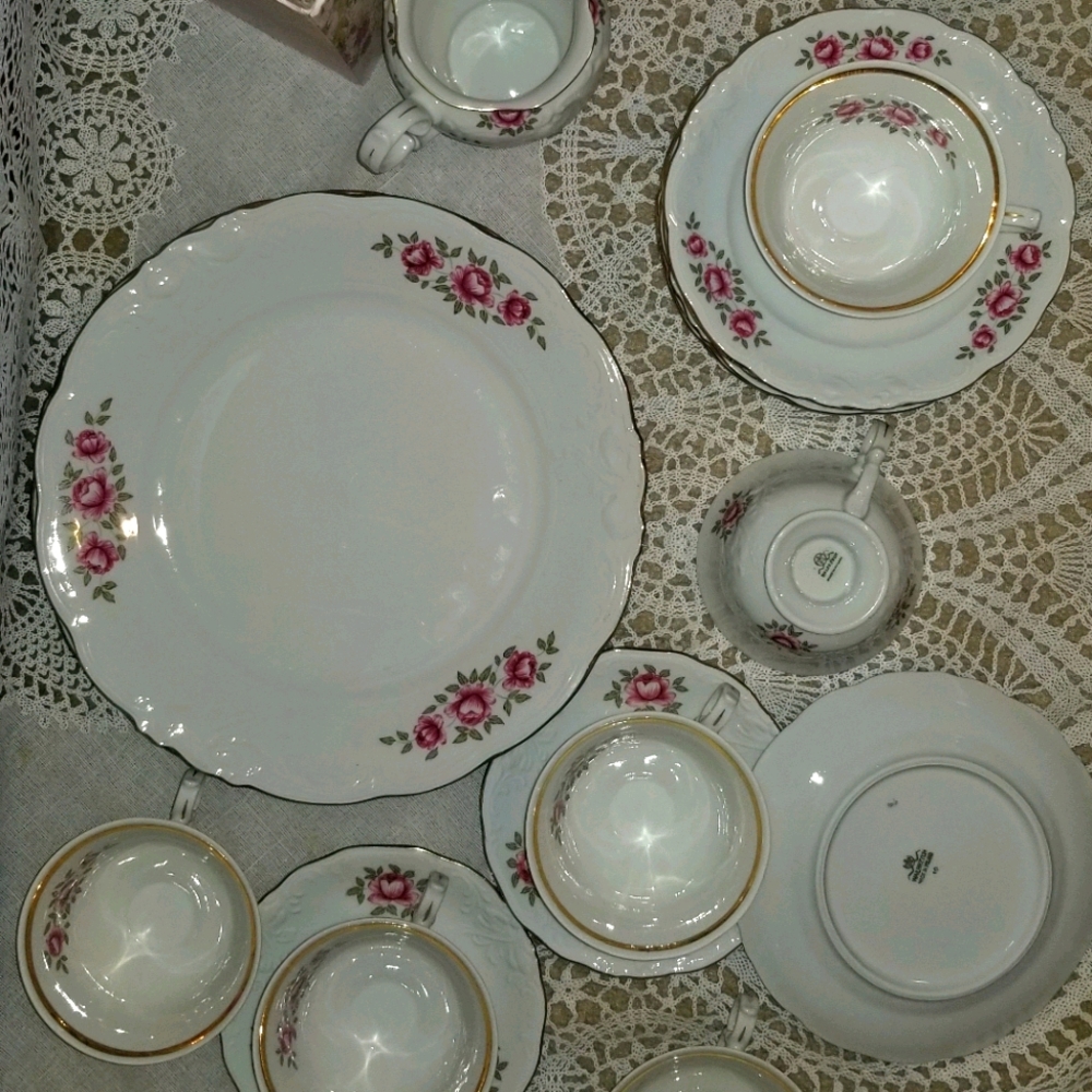 Walbrzych Avon Rose Small Plates - Picture 4 of 6